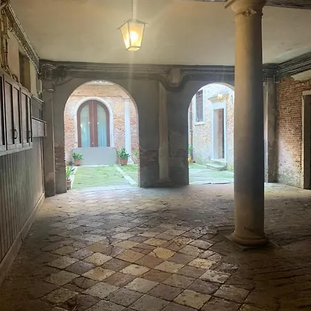 San Polo Corner Porzione Piano Nobile * Venetië
